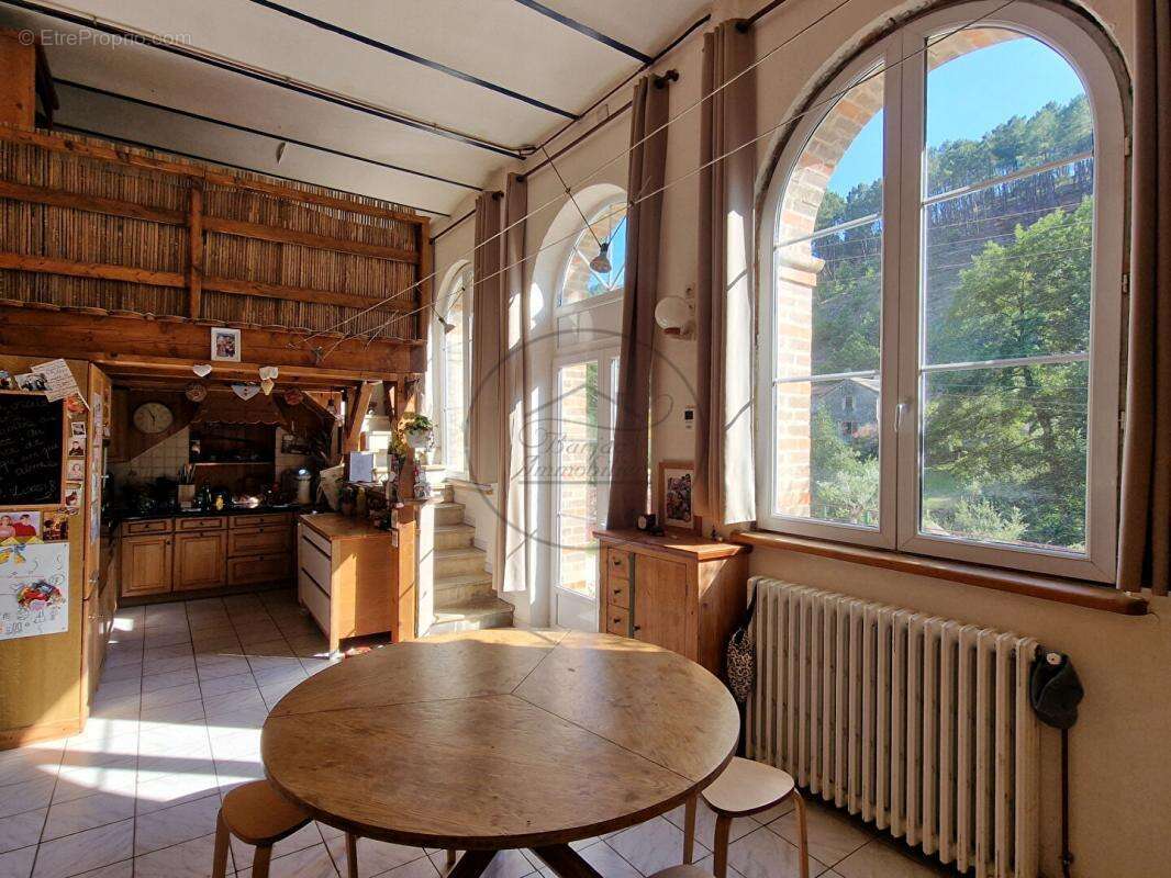 Maison à PORTES