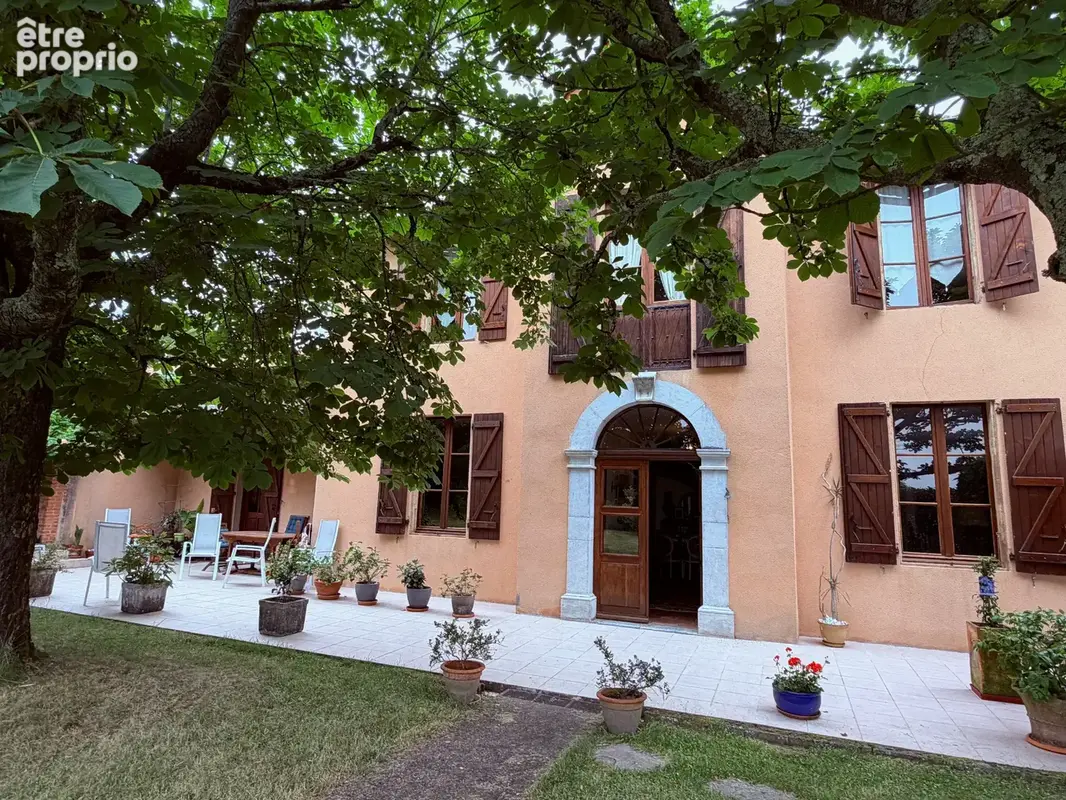 Propriété 358 m2 à vendre -avec 7700 m2 de parc - Maison 8 pièces de 234 m2, gîte de 124 m2 et piscine proche de MARCIAC (32) - photo 2
