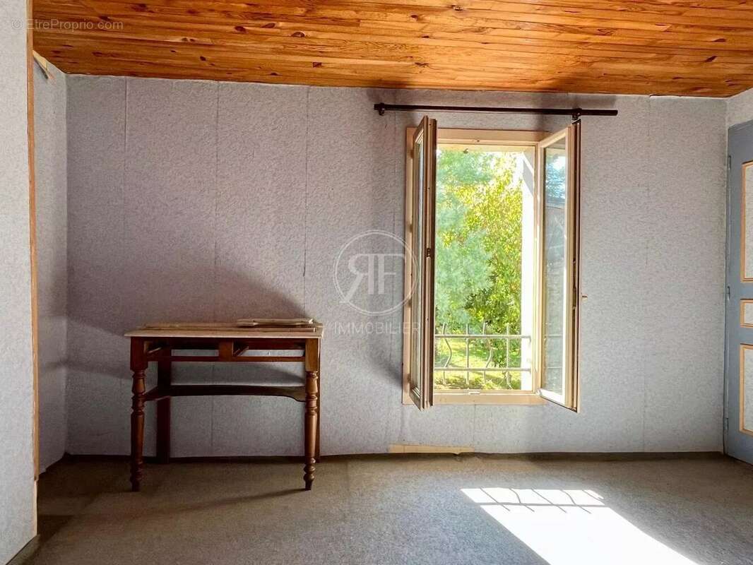 Maison à PETIT-PALAIS-ET-CORNEMPS