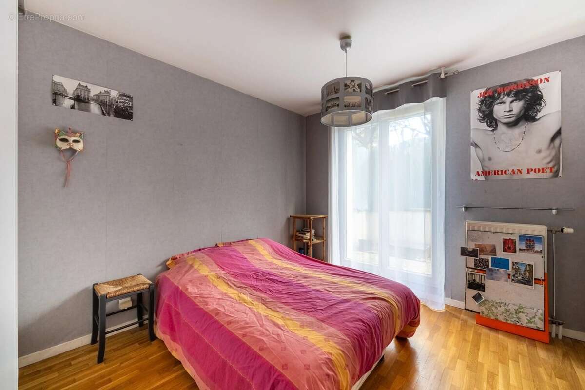 Appartement à COURBEVOIE