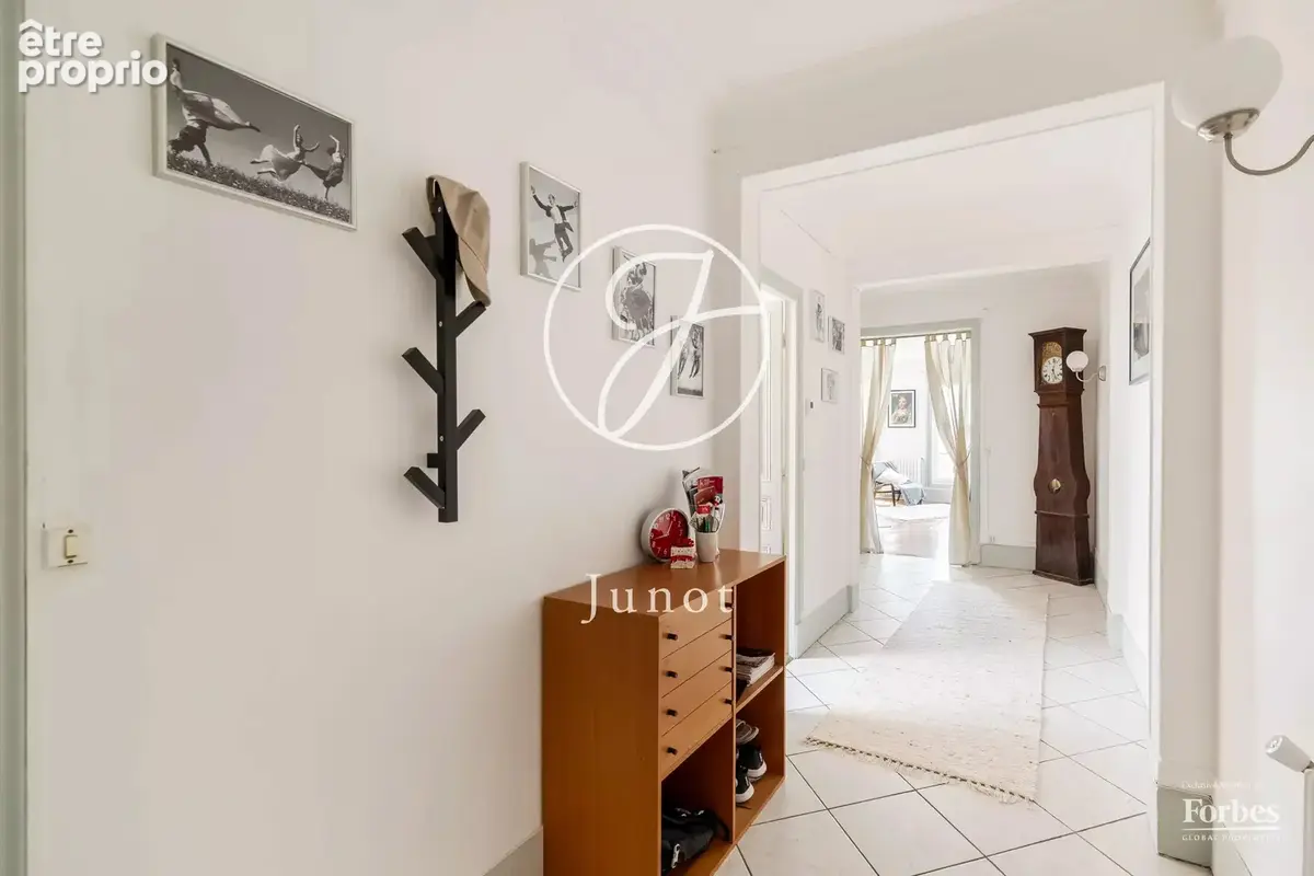 Paris 18e - ABBESSES / RUE DES ABBESSES - Appartement - 5 pièces - 114,06m² Carrez - 3/4 chambres - photo 13