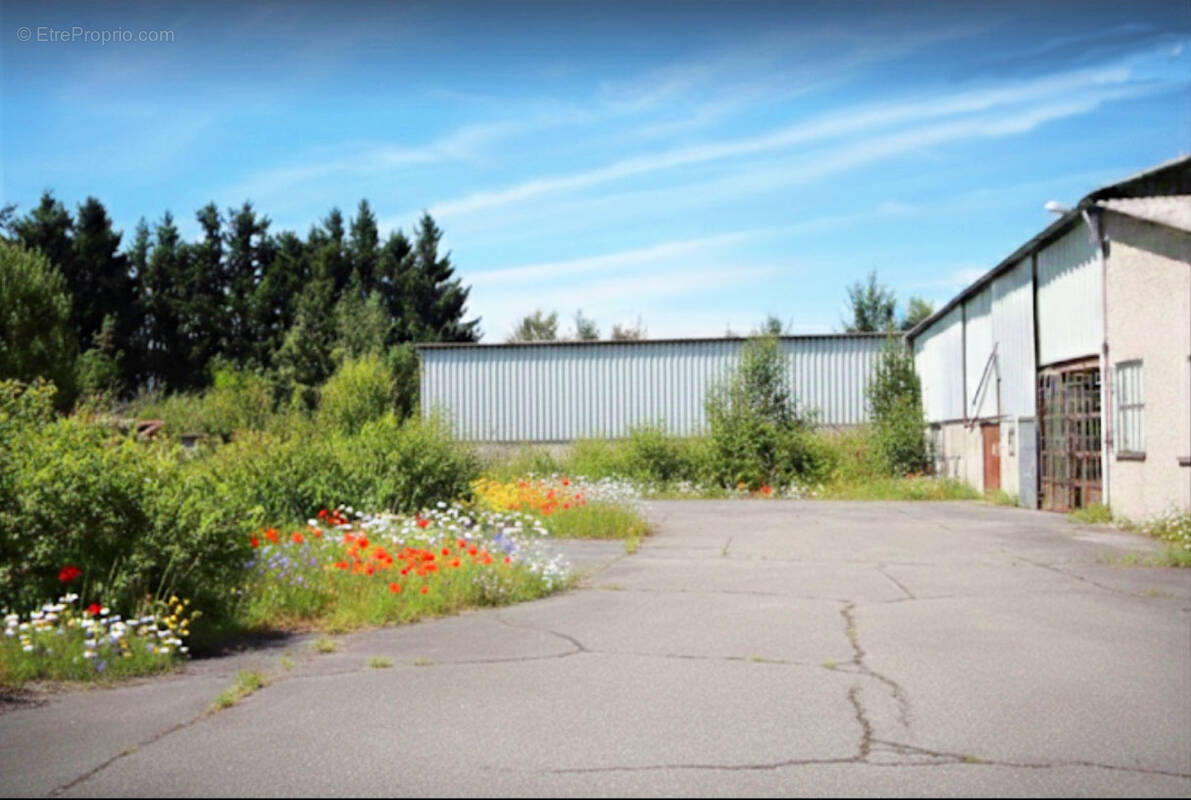Parking à SAINT-JEURES