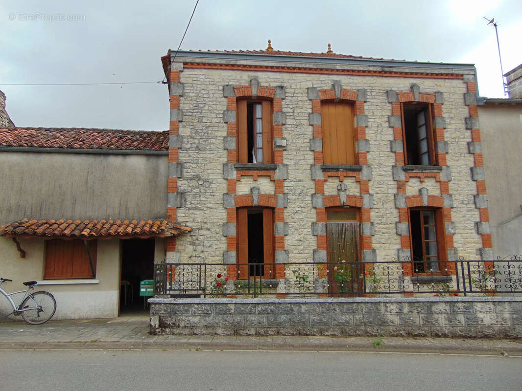 Maison à SOUVIGNE