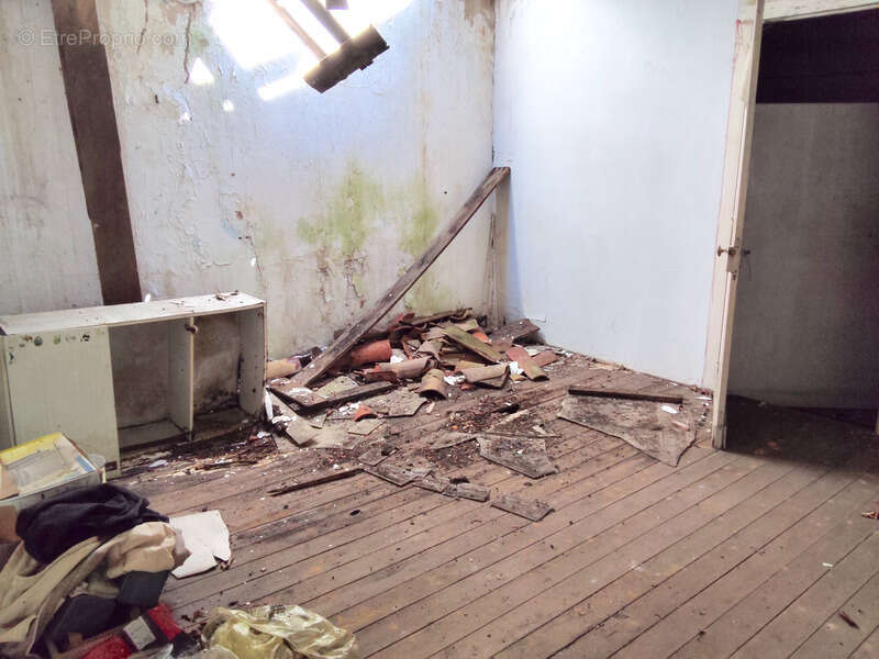 Maison à vendre 4 pièces 94m2 à rénover GEMOZAC (17) - photo 5
