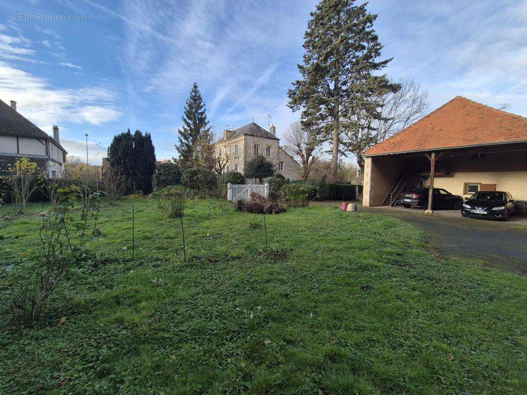 Maison à MONTGIVRAY