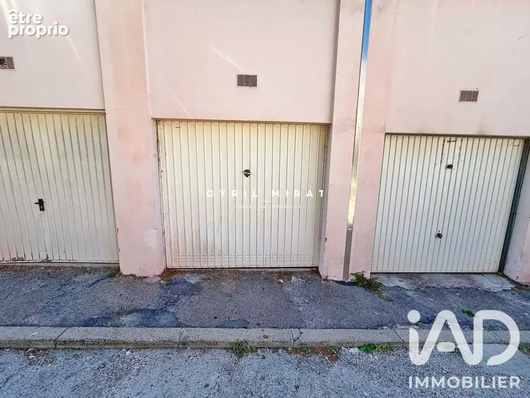 Photo 1 - Parking à TOULON