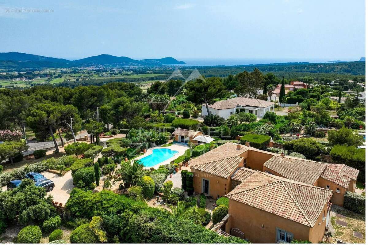 Maison à SAINT-CYR-SUR-MER