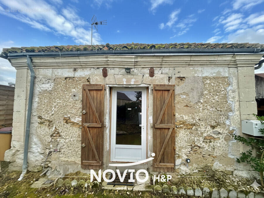 Maison à LENCLOITRE