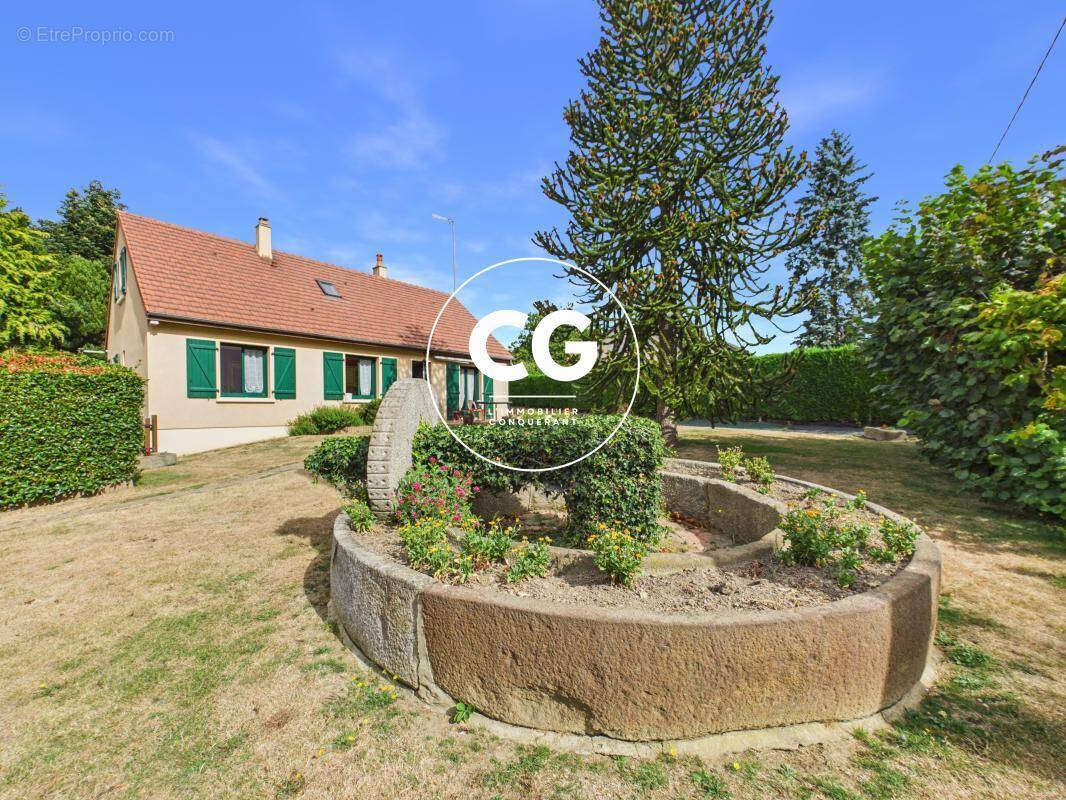 Maison à MAGNY-LE-DESERT