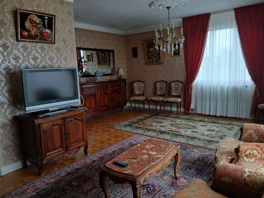 Maison à NERONDE-SUR-DORE