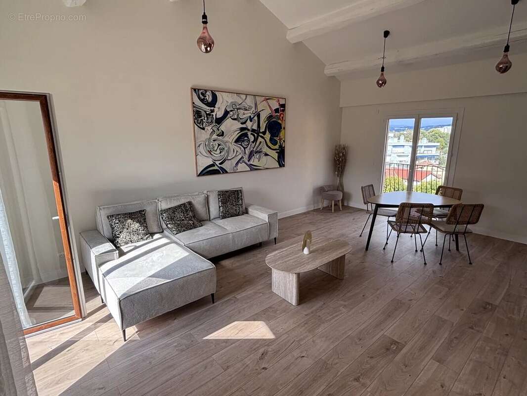 Appartement à MANDELIEU-LA-NAPOULE