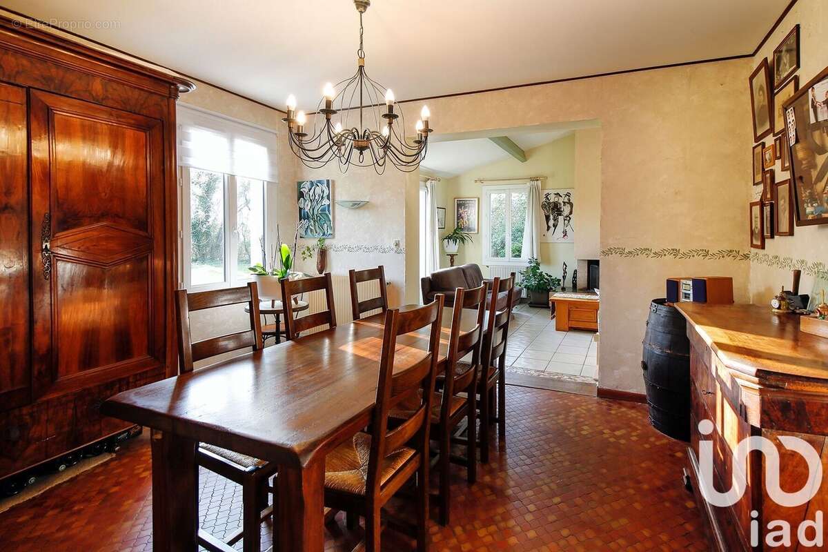 Maison 130 m² à Saint-Loubes  - photo 4