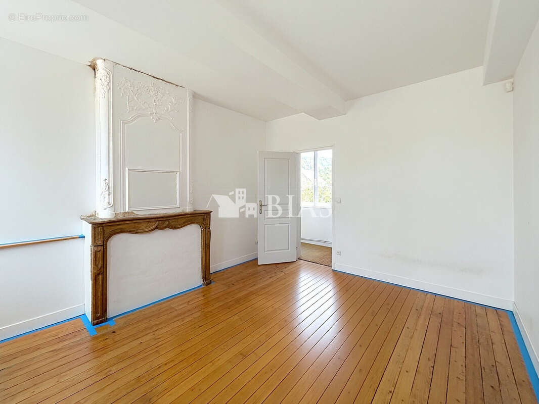 Maison 125 m² à La Riviere-Saint-Sauveur  - photo 5