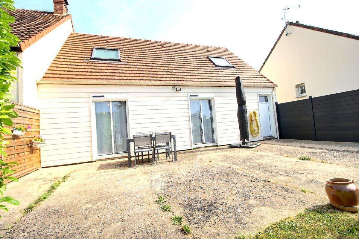 Maison à TOURY