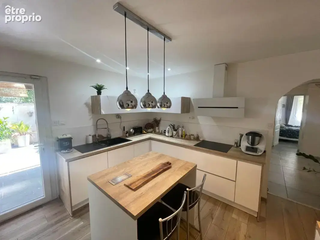 A vendre la seyne sur mer 83500 quartier sud tres belle villa avec piscine 4 chambres - photo 6