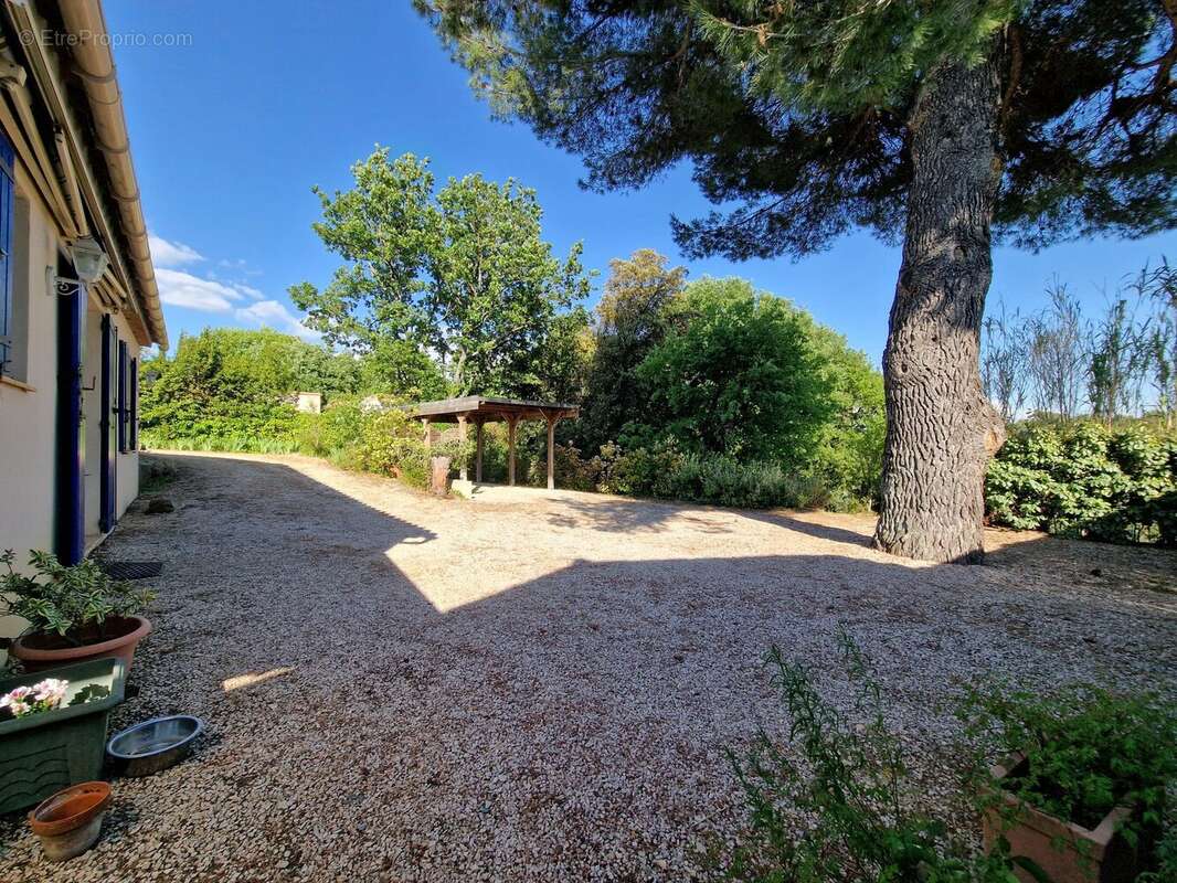 Appartement à SAINT-MARTIN-DE-LA-BRASQUE