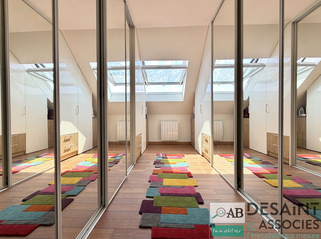 Maison à vendre - 5 chambres - piscine chauffée - Villeneuve Saint Denis - photo 8