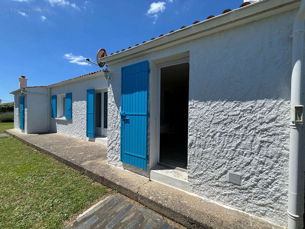 Saint-Pierre - À deux pas du port : maison avec studio indépendant sur 862 m² de terrain - photo 5
