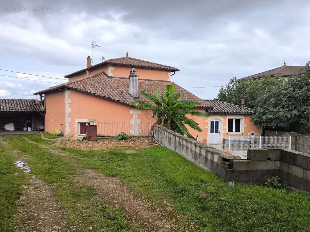 Maison à SAINT-ETIENNE-DES-OULLIERES