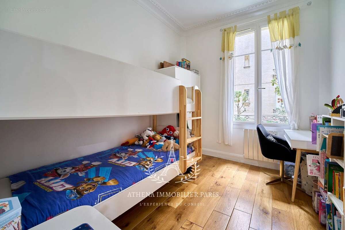 Appartement à PARIS-16E
