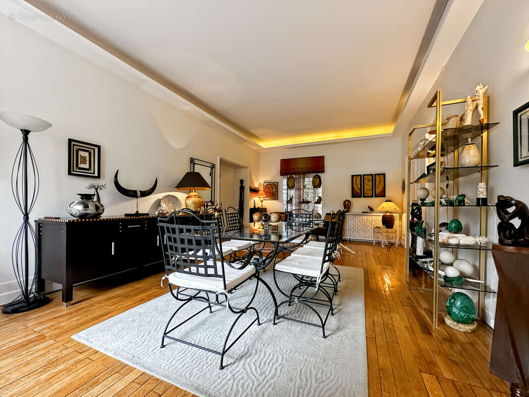 Maison à ROULLET-SAINT-ESTEPHE