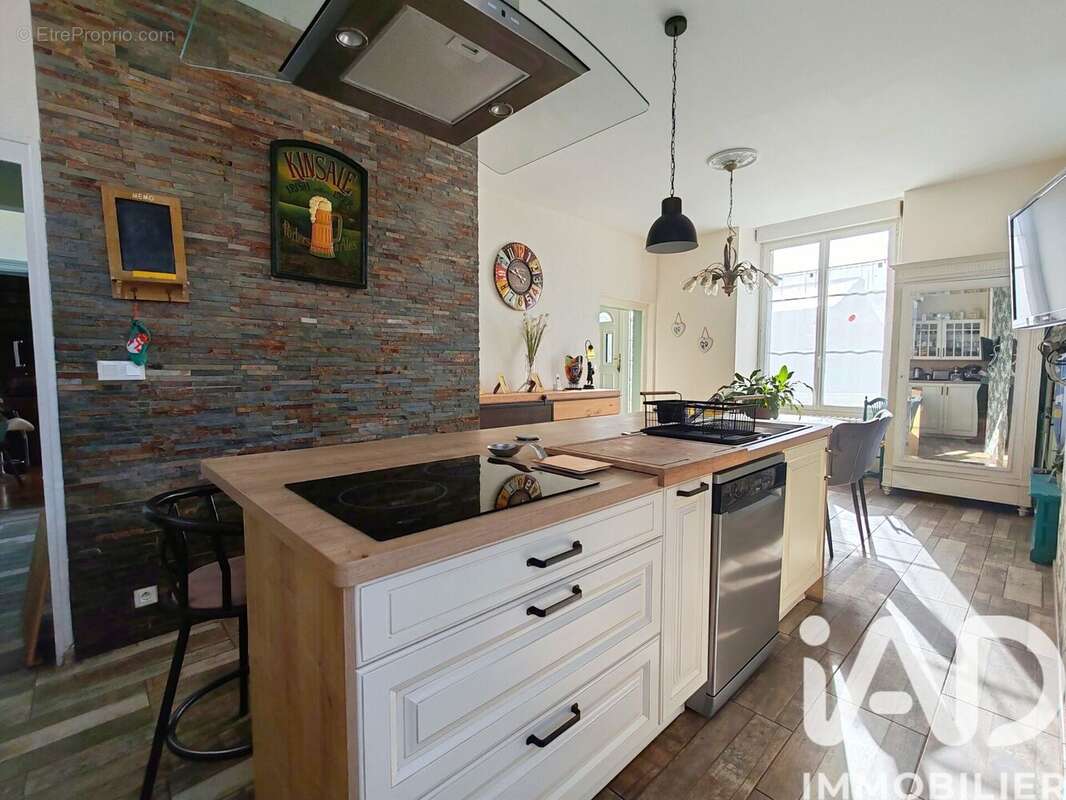 Maison 152 m² à Cernusson  - photo 6