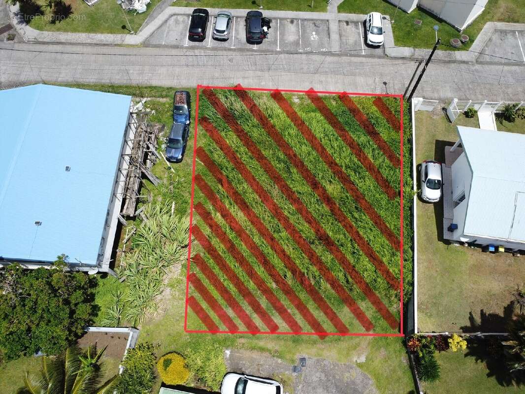 Terrain à LE LORRAIN