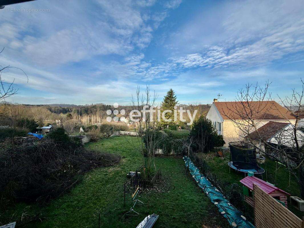 Maison à OINVILLE-SUR-MONTCIENT