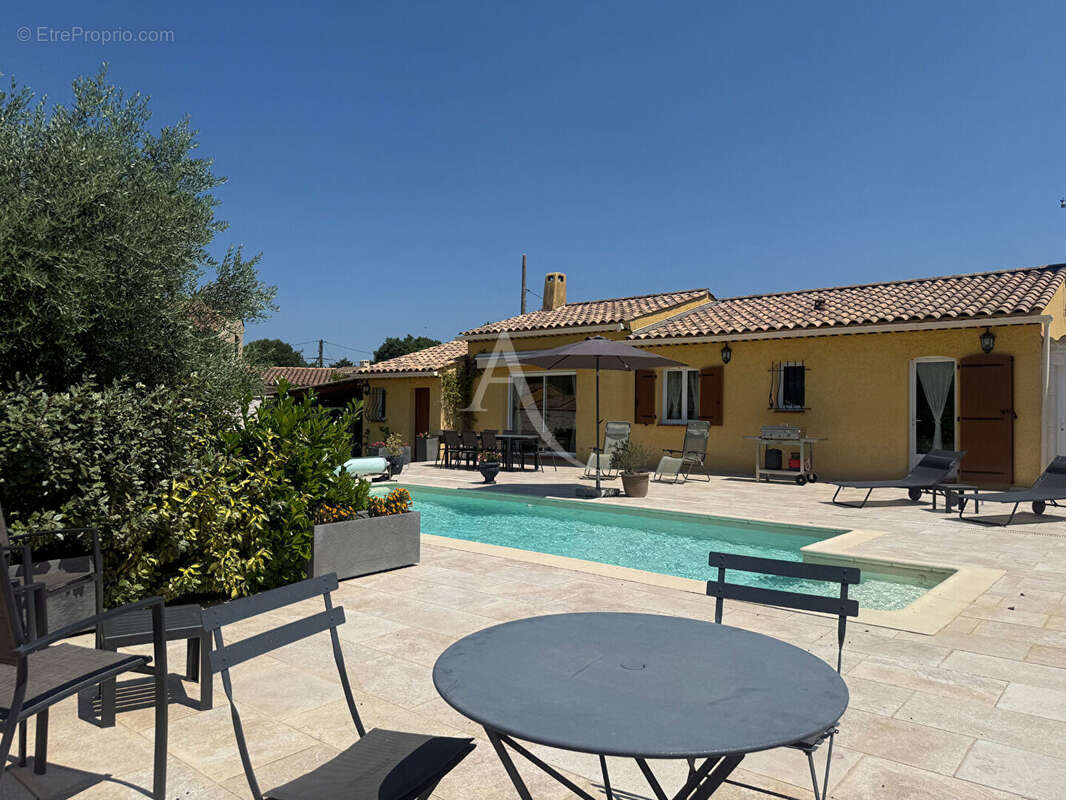 Superbe villa de plain-pied, au calme, piscine ,proche commodités - photo 2