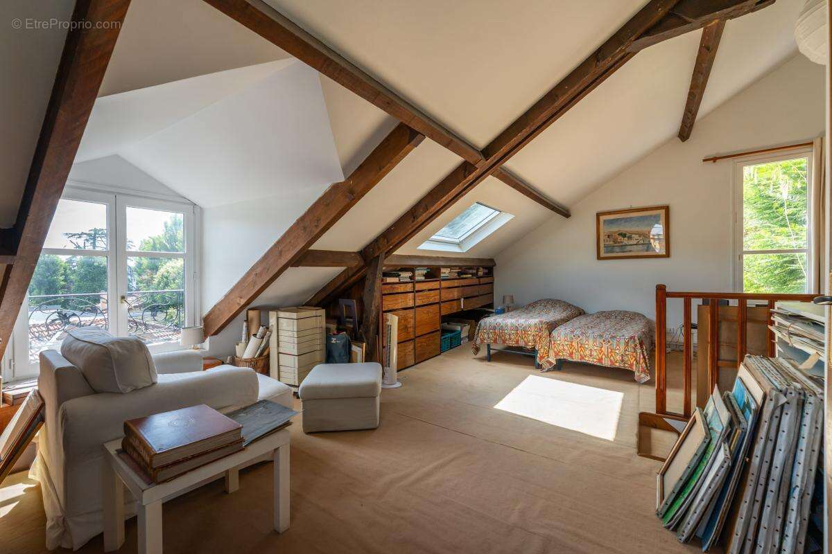 Maison à VILLE-D'AVRAY