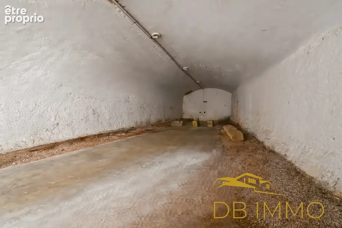 Chateauneuf-du-Pape, un immeuble en pierre à réinventer, au coeur du village - photo 18