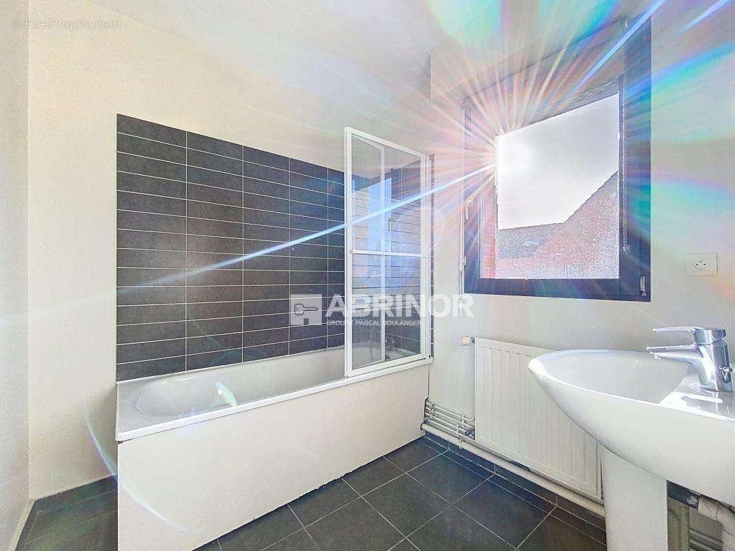 Maison à NEUVILLE-EN-FERRAIN