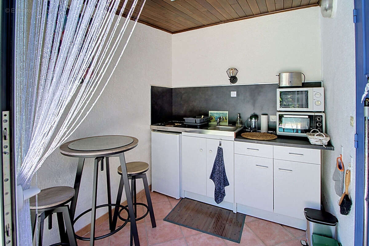 A VENDRE EN EXCLUSIVITE! Maison de plain-pied avec piscine et studio indépendant. - photo 18