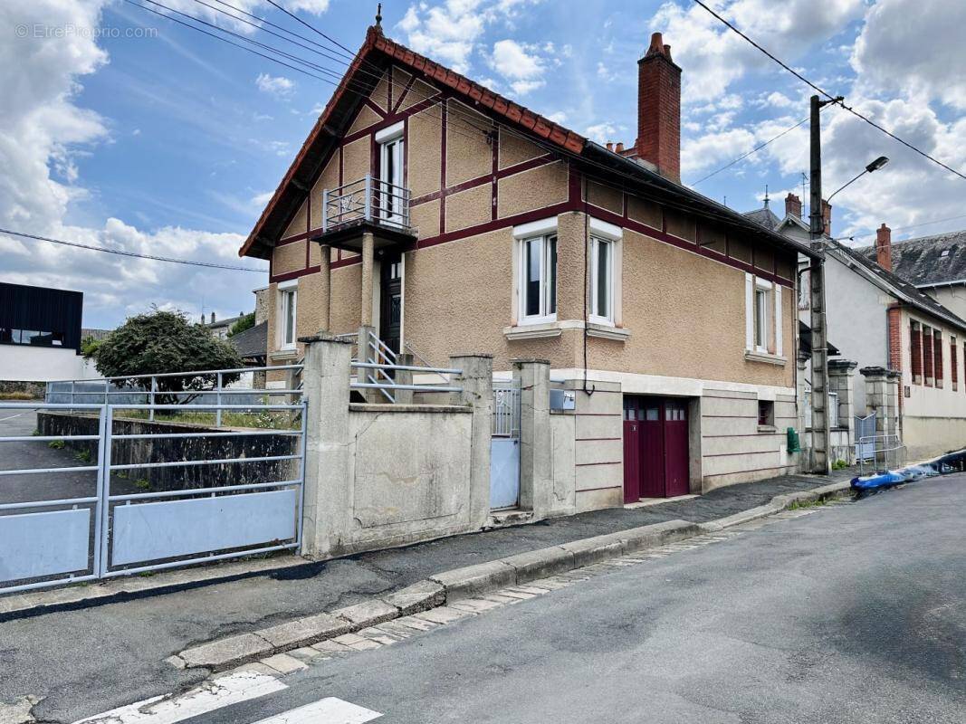 Maison à BOUSSAC