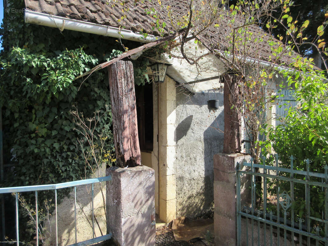 Adorable maison à rénover ! - photo 2