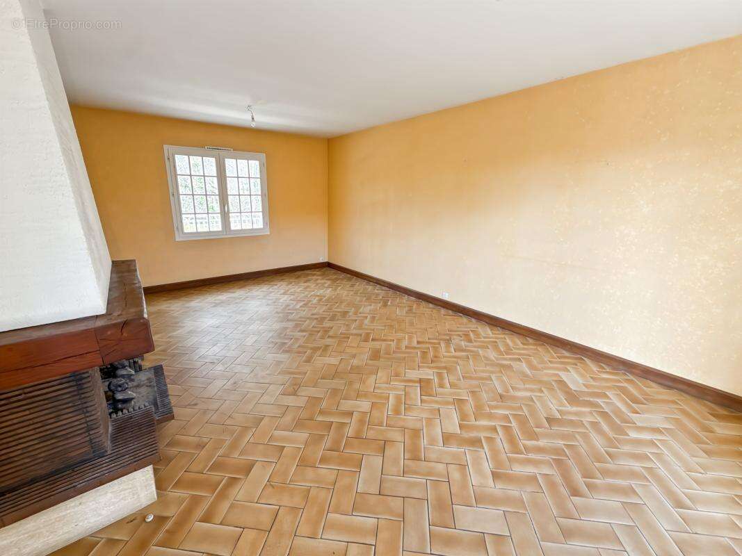  Exclusivité : Plain-pied sur sous-sol complet et grand terrain arboré  - photo 3