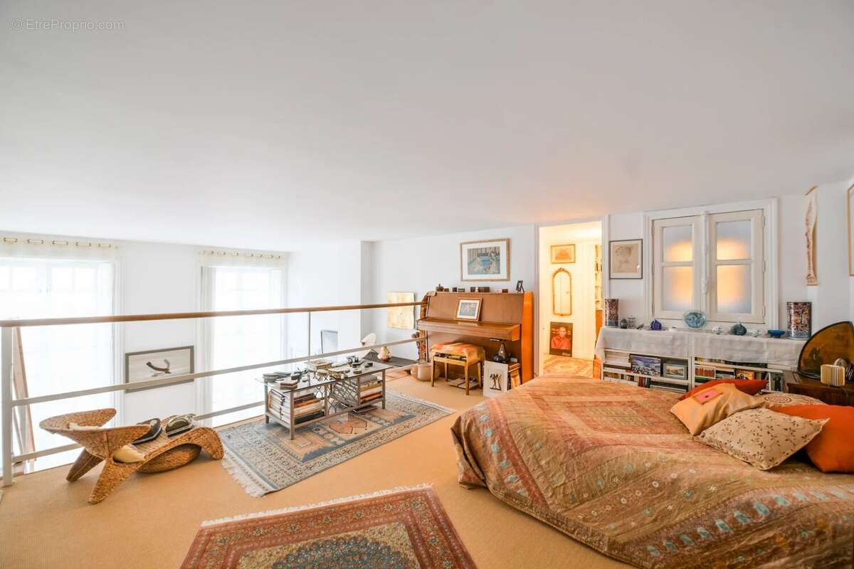 Appartement à PARIS-3E