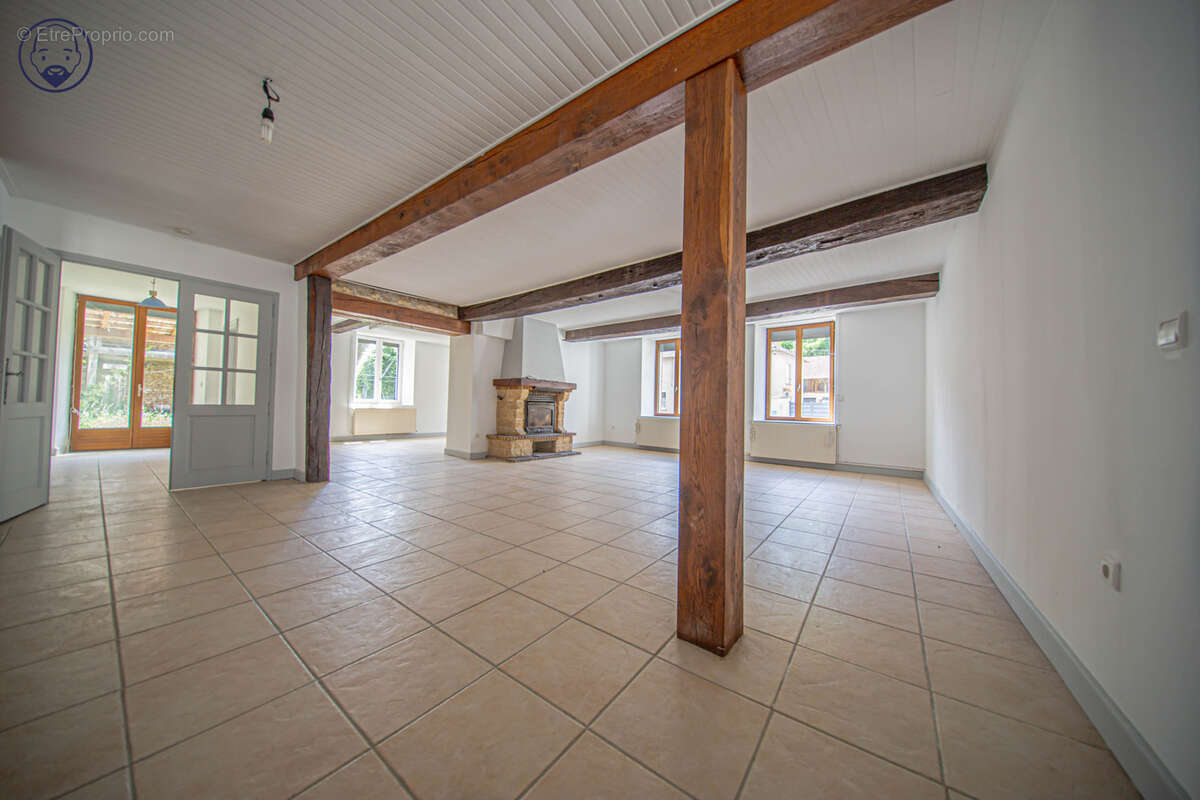 Spacieuse maison avec dépendance et pâture - photo 4