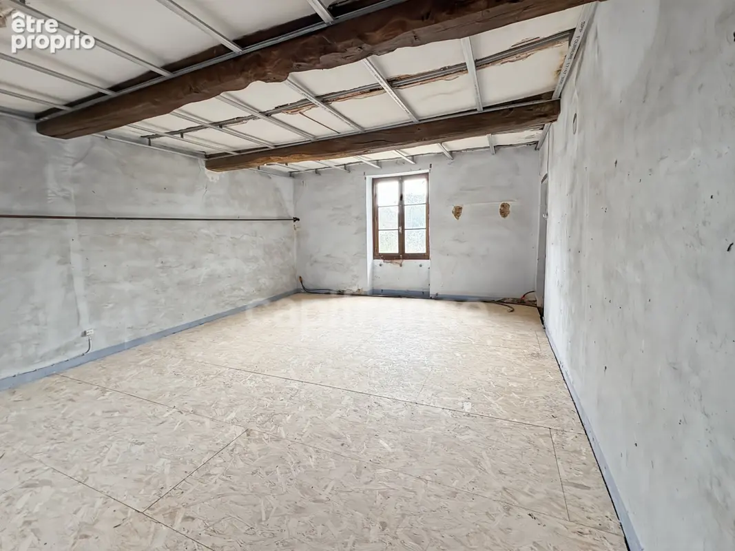 Maison de caractere, toiture recente, dependances et projet pret a realiser - photo 9