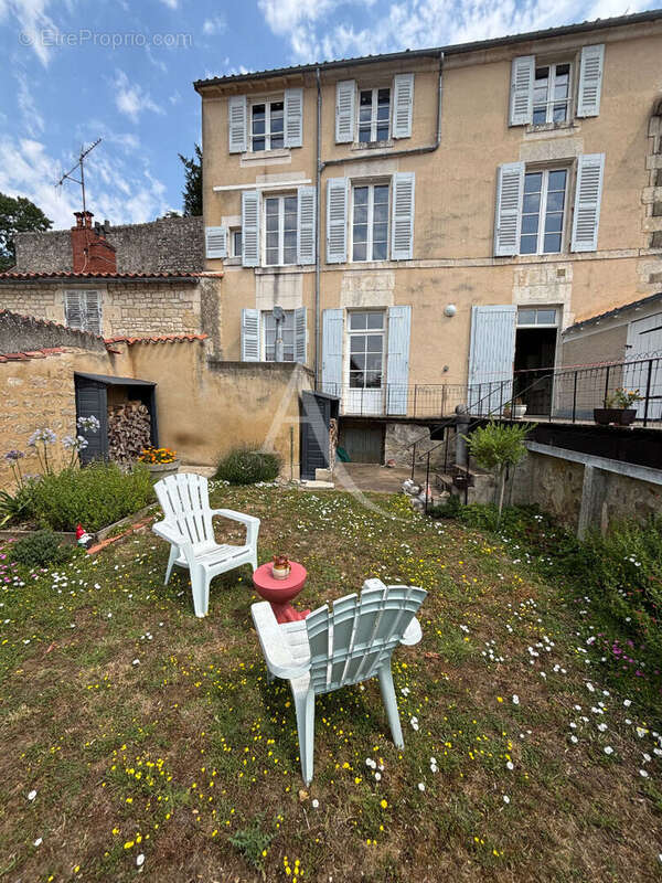 Maison à FONTENAY-LE-COMTE