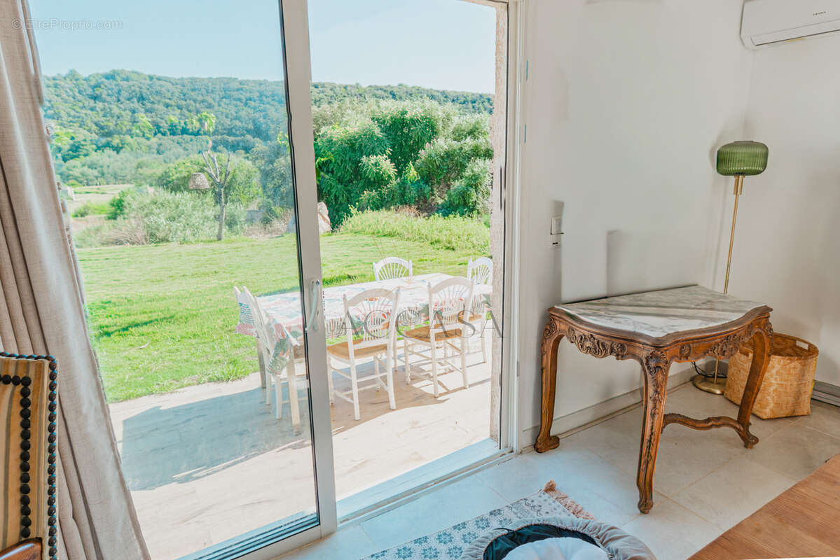 Maison avec terrain constructible de 4 260 m2 et permis accordé   Bonifacio, Vallée Saint-Julien - photo 7
