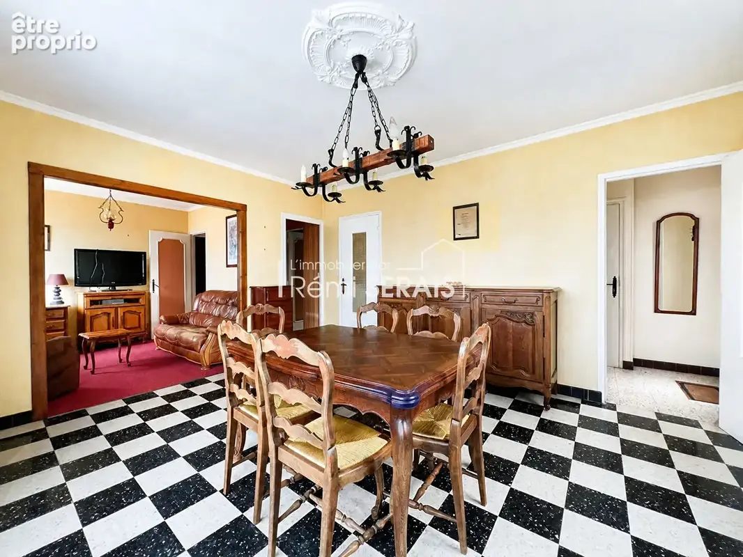 BRIOUZE  - Maison individuelle à rénover avec grand jardin, à deux pas du centre - photo 8