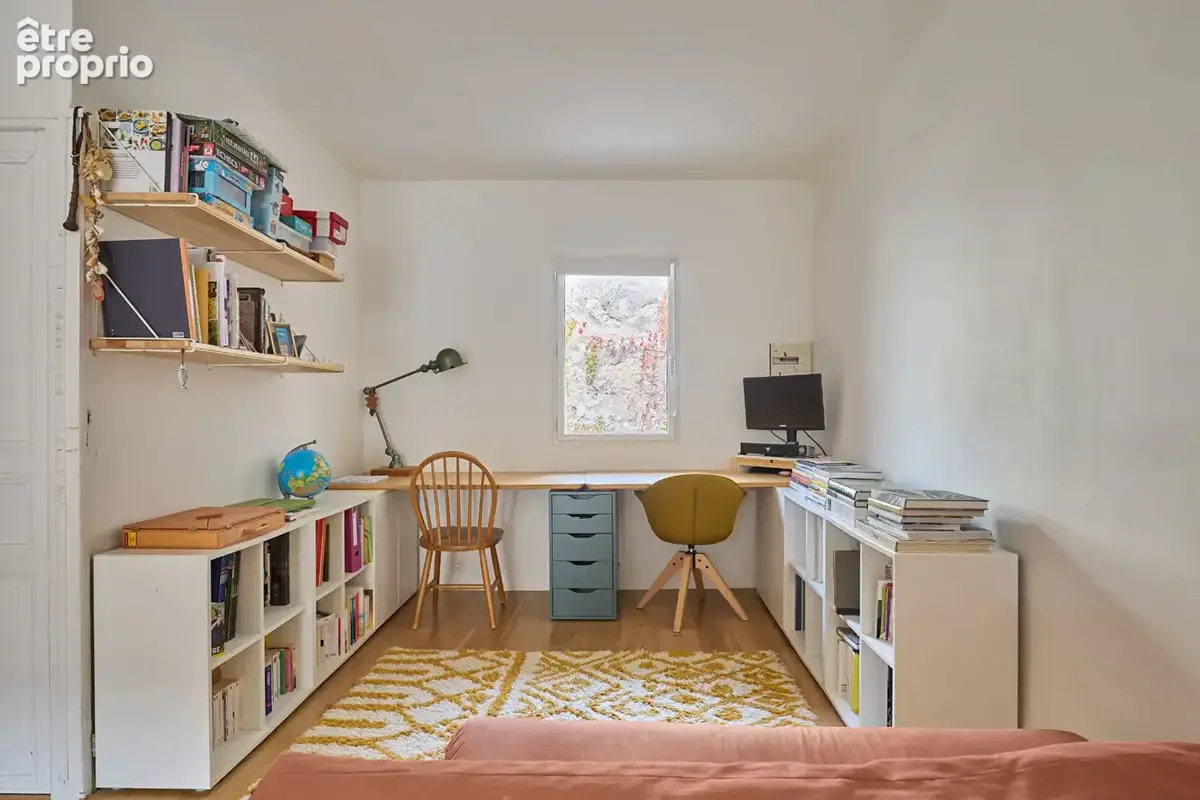 CUCURON  Maison rénovée, cour arborée et garage, 3 chambres - photo 3