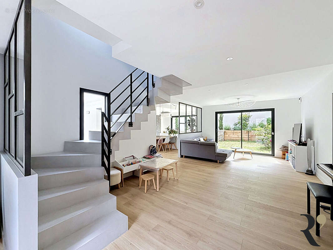 Maison T5 récente de 143 m² avec piscine - Toulouse 31500 - photo 3