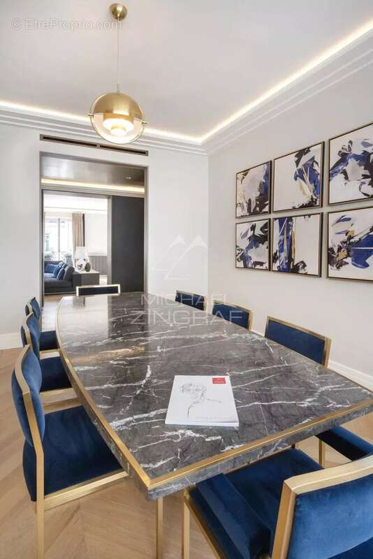 Appartement à PARIS-8E