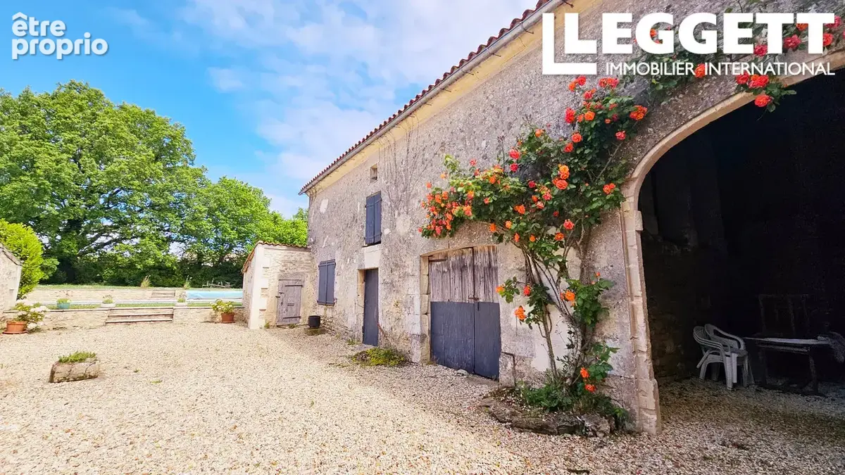 Une impressionnante maison familiale très bien rénovée avec une piscine récente - photo 3