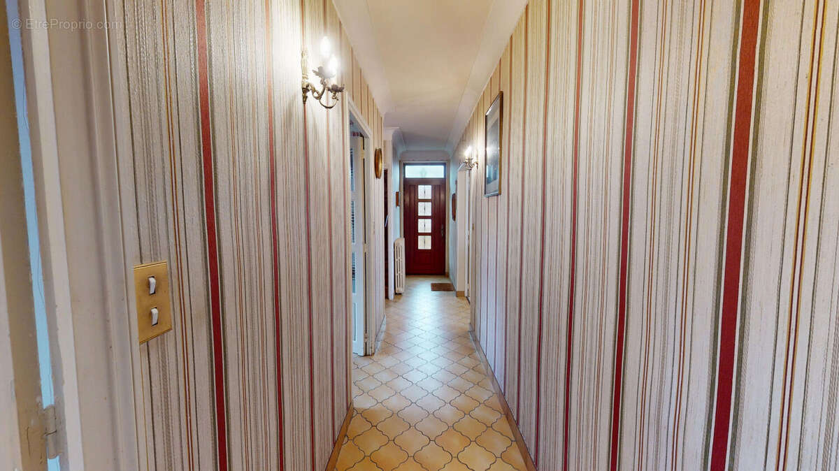 Maison à VARENNES-VAUZELLES