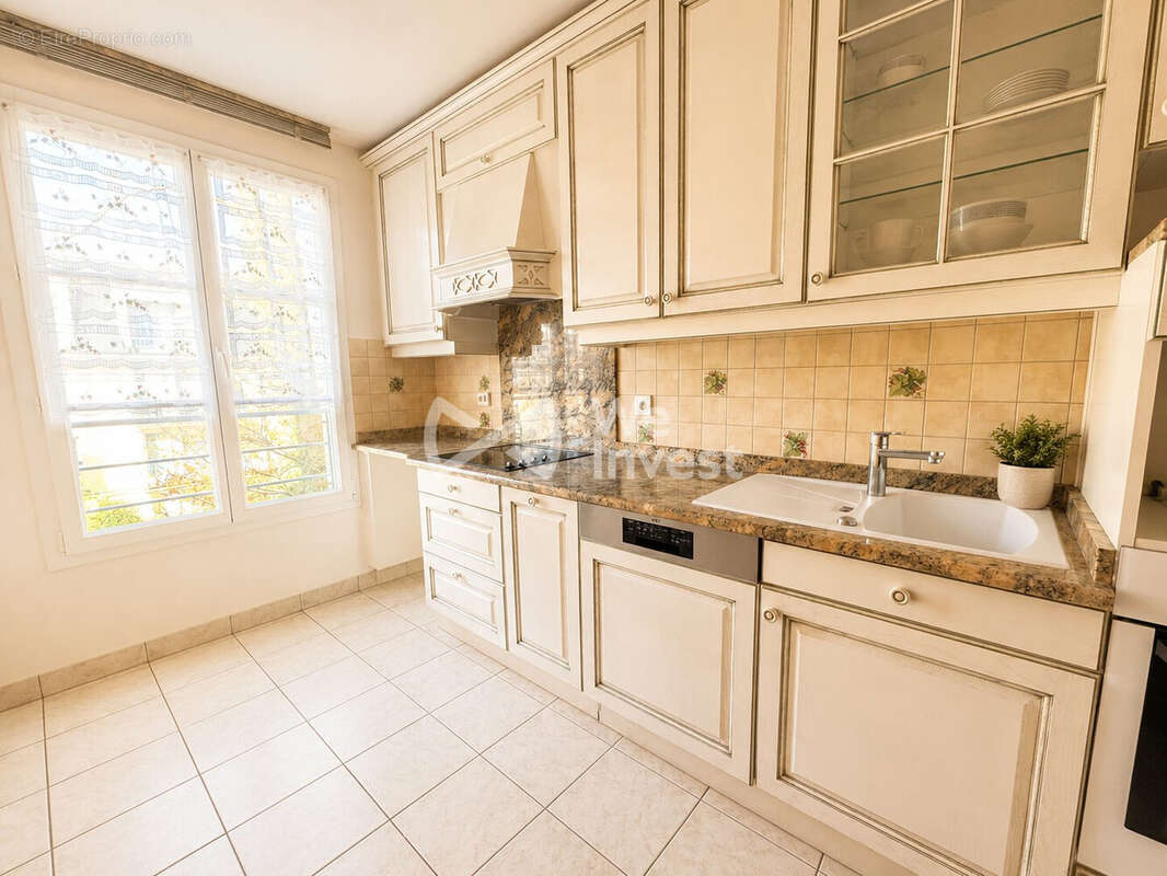 Appartement 81 m² à Le Plessis-Trevise  - photo 7