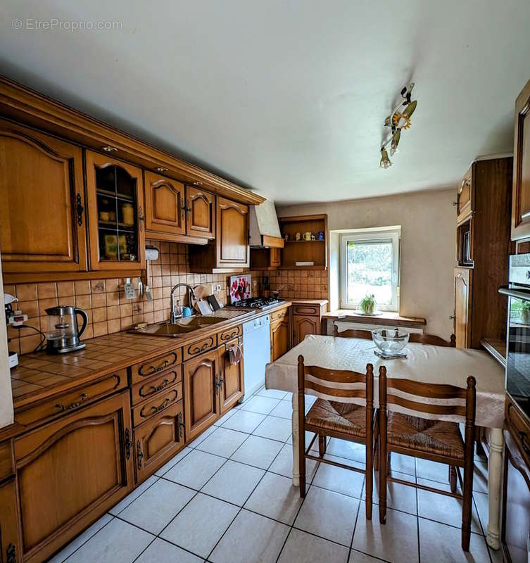 Maison de 120m² avec piscine couverte - photo 2