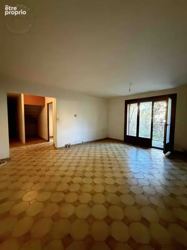 Villa 114M2 et rdc aménagé avec garage terrain de 331M2 - photo 4